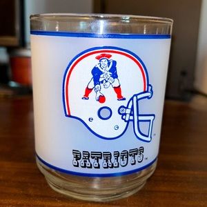 Vintage 1980s Mobil New England Patriots glass (set of 2)